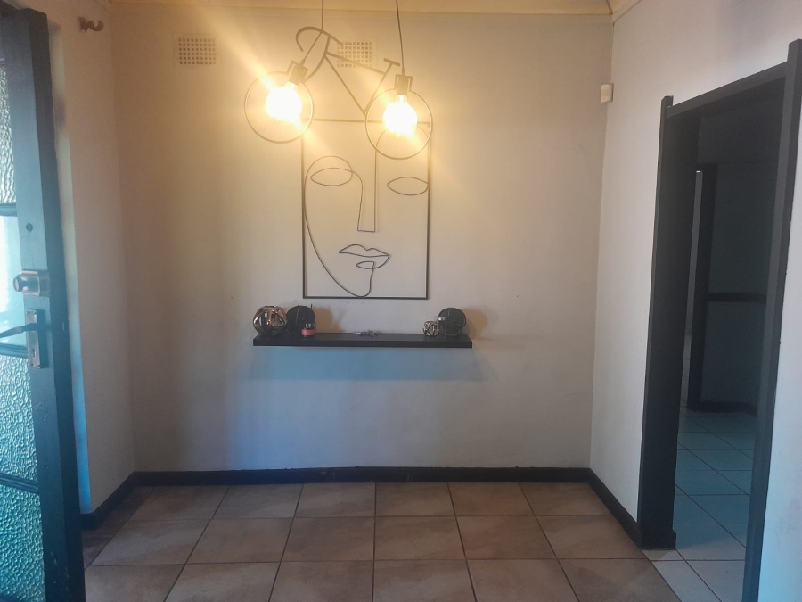 6 Bedroom Property for Sale in Oos Einde North West